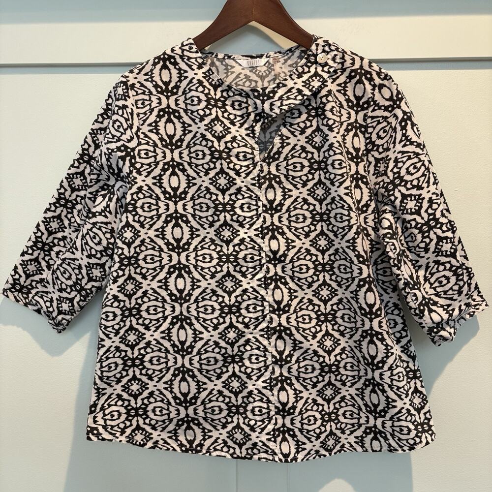 Kaktus Top Petite Large Black White Geometric Boho Artsy Tribal Keyhole Button